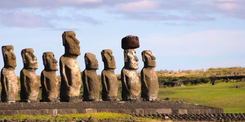 easter island statues